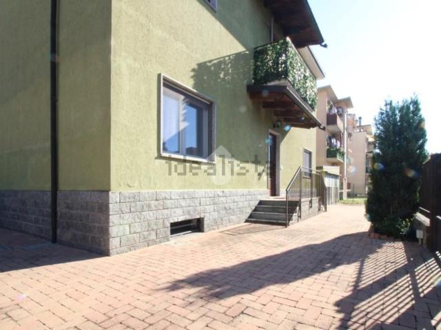 Villetta bifamiliare in affitto di 110 m² in Via Romagna, 5