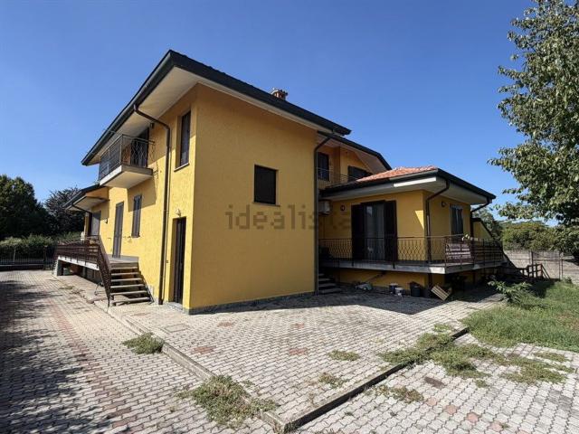 Villetta bifamiliare in affitto di 125 m² in Viale della Repubblica