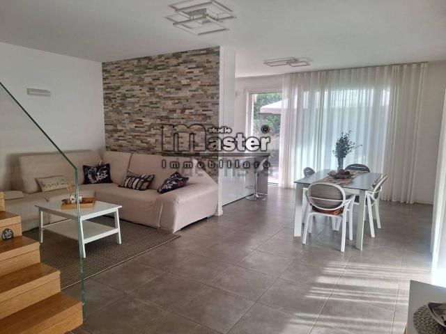 Villetta bifamiliare in affitto di 126 m²