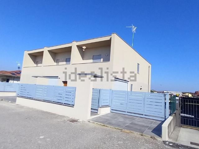 Villetta bifamiliare in affitto di 133 m² in Via Torino
