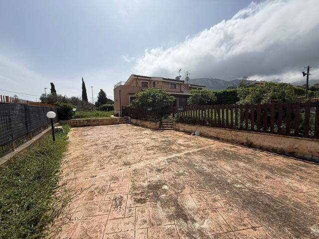 Villetta bifamiliare in affitto di 130 m² in Via Chiesazza Sperone