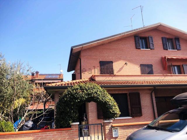 Villetta bifamiliare in affitto di 130 m² in Via Generale Ugo Malagù