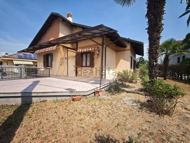 Villetta bifamiliare in affitto di 130 m² in Via Giovanni Pascoli, 1