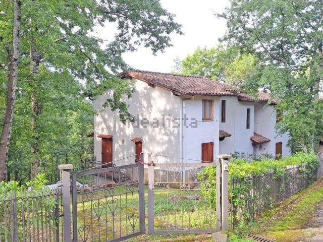 Villetta bifamiliare in affitto di 132 m² in Via Abetine