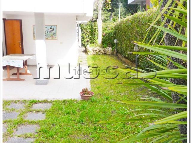 Villetta bifamiliare in affitto di 135 m² in Viale Castellammare, 44