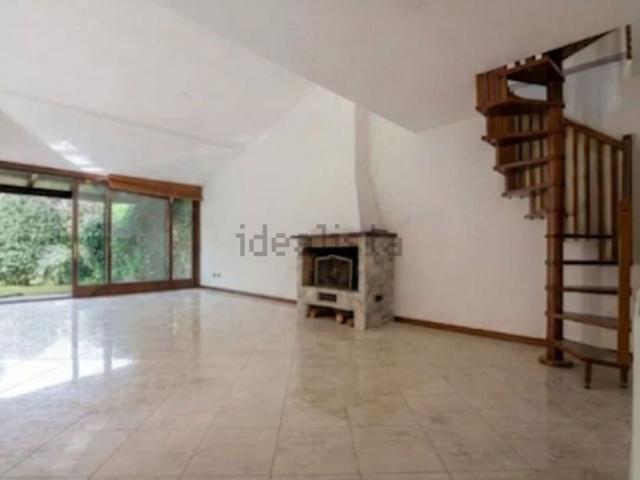 Villetta bifamiliare in affitto di 240 m² in Largo dell&apos Olgiata