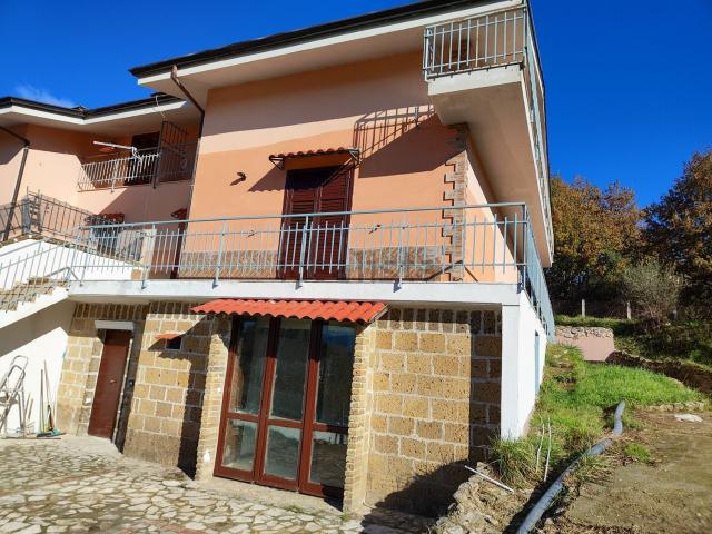 Villetta bifamiliare in affitto di 245 m² in Contrada Casiline, 6