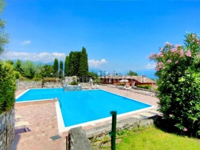 Villetta bifamiliare in affitto di 249 m² in Via Angelo Omodeo