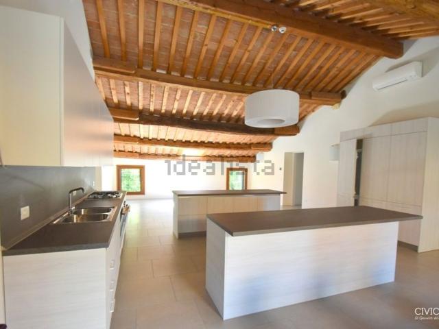 Villetta bifamiliare in affitto di 250 m² in Via Paradiso