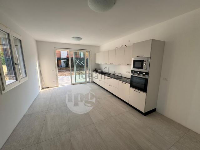 Villetta bifamiliare in affitto di 250 m²