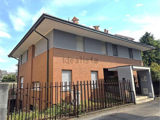 Villetta bifamiliare in affitto di 255 m² in Via Cavalese, 9