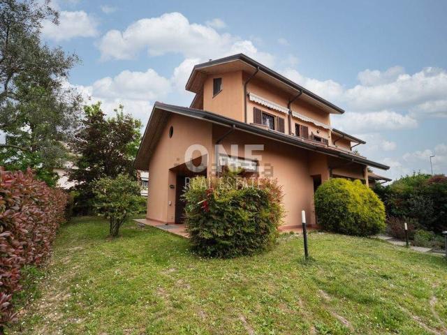 Villetta bifamiliare in affitto di 200 m² in Via Cesare Beccaria, 7