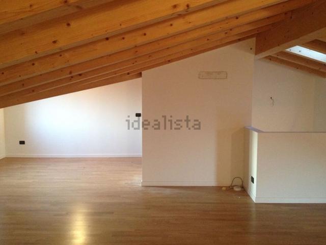 Villetta bifamiliare in affitto di 200 m² in Via dei Castagni