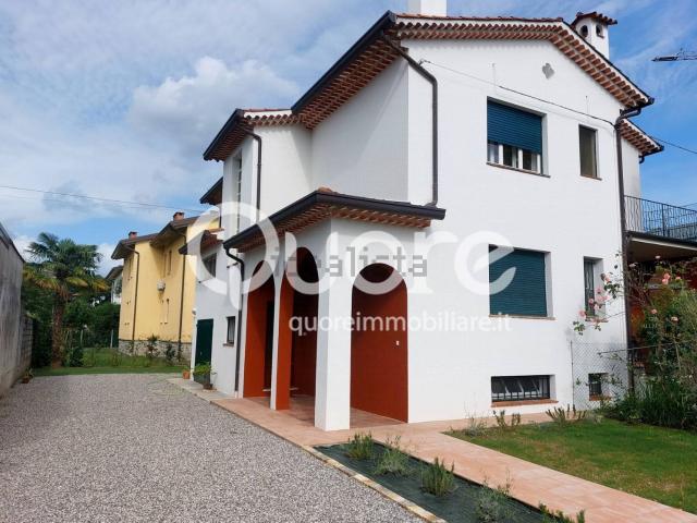 Villetta bifamiliare in affitto di 200 m² in Via Sacile