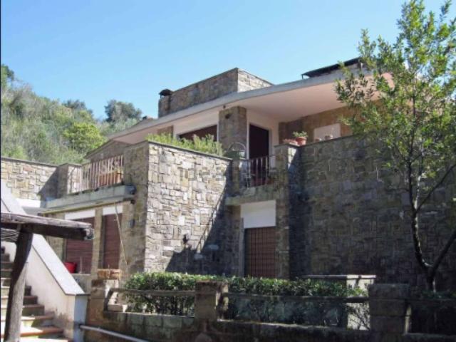 Villetta bifamiliare in affitto di 202 m² in Viale Bellini