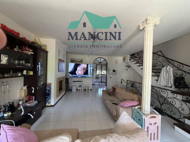 Villetta bifamiliare in affitto di 210 m²