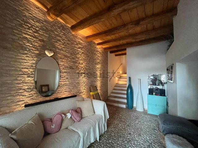 Villetta bifamiliare in affitto di 211 m² in Via Angelo Masini, 5814