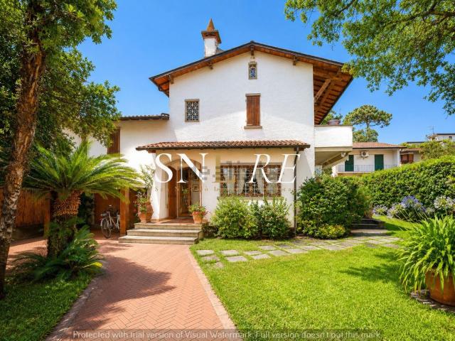 Villetta bifamiliare in affitto di 218 m² in Via Nazario Sauro