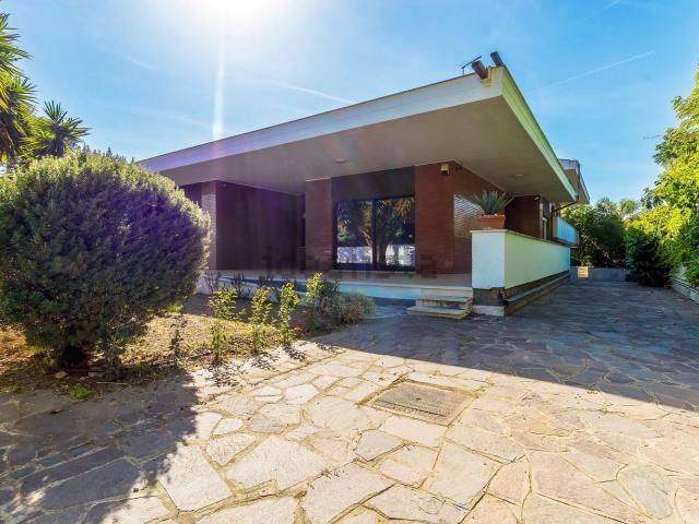 Villetta bifamiliare in affitto di 220 m² in Via Cesare Pascucci
