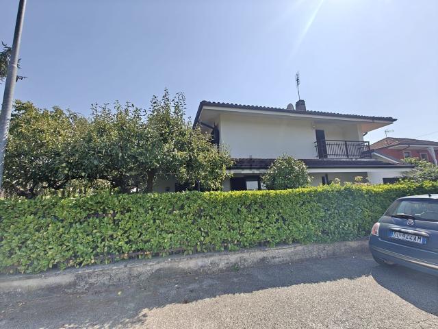 Villetta bifamiliare in affitto di 230 m²