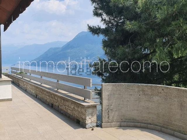 Villetta bifamiliare in affitto di 300 m² in Via Bignanico