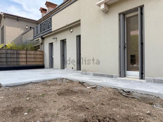 Villetta bifamiliare in affitto di 300 m²