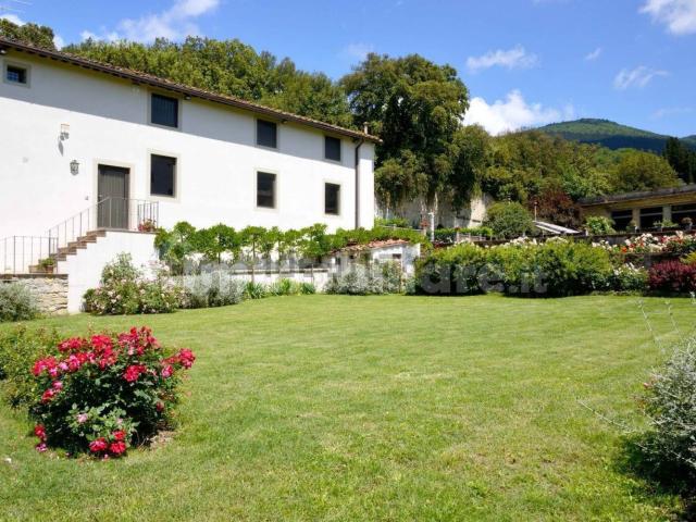 Villetta bifamiliare in affitto di 300 m²