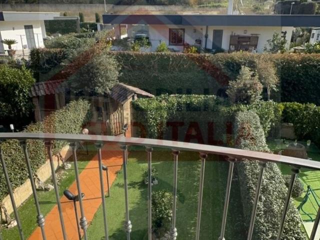Villetta bifamiliare in affitto di 318 m² in Via Santa Maria