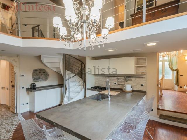 Villetta bifamiliare in affitto di 421 m² in Via Parrocchiale, 3