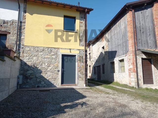Villetta bifamiliare in affitto di 73 m² in Strada La Villa