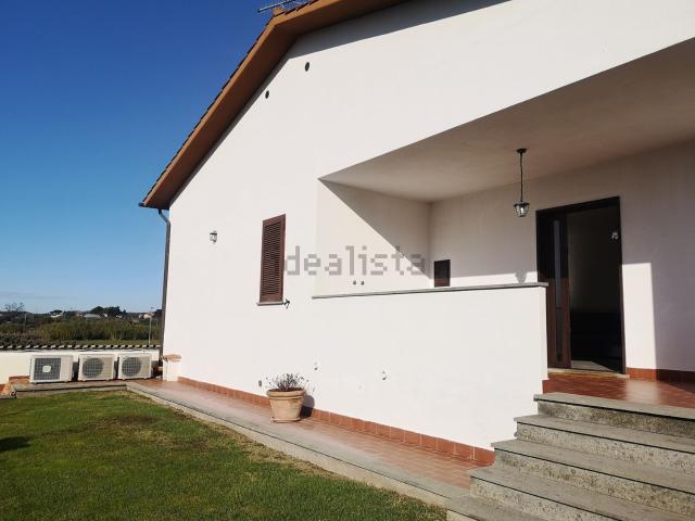 Villetta bifamiliare in affitto di 80 m² in Via delle azalee, 8