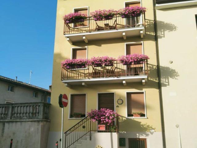 Villetta bifamiliare in affitto di 80 m² in Via Stazione