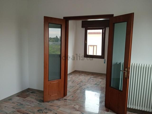 Villetta bifamiliare in affitto di 91 m² in Via Z. Tevo