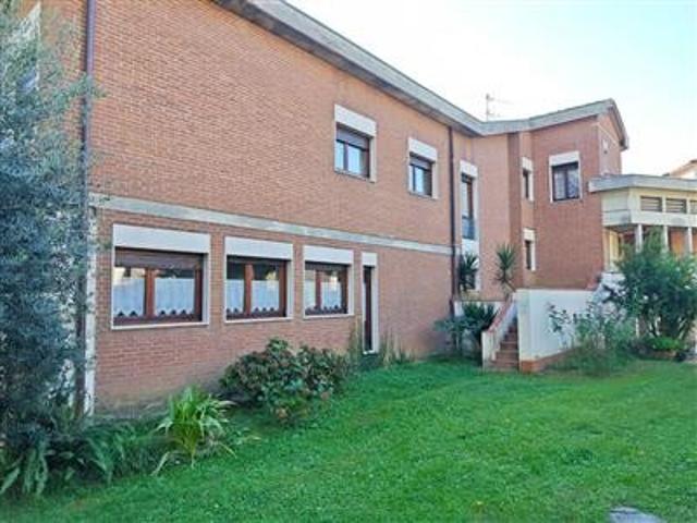 Villetta bifamiliare in buono stato di 349 mq