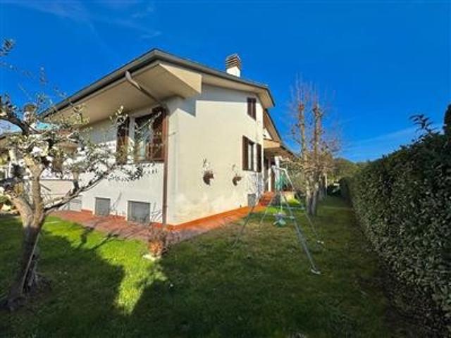 Villetta bifamiliare in ottimo stato di 200 mq