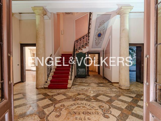 Villetta indipendente in affitto di 500 m² in Corso Vittorio Emanuele II