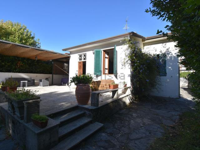 Villetta indipendente in affitto di 120 m² in Via Cortona