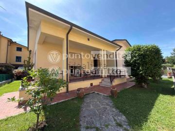 Villetta indipendente in affitto di 120 m² in Via della Chiesa XI, 403