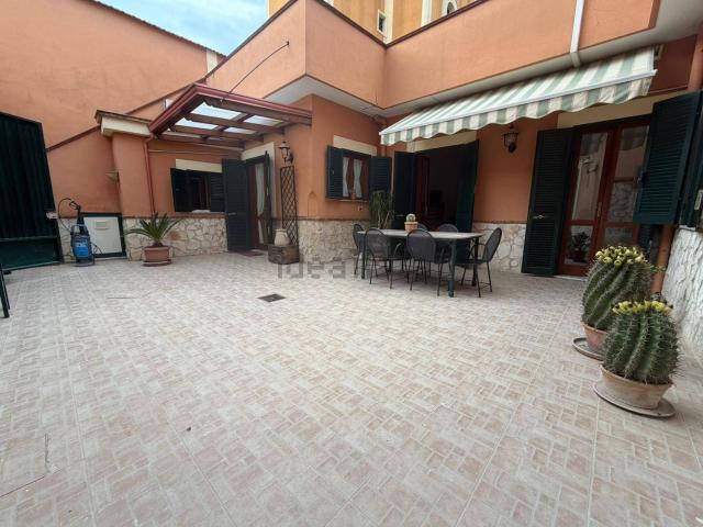 Villetta indipendente in affitto di 126 m² in Via San Francesco D&apos Assisi