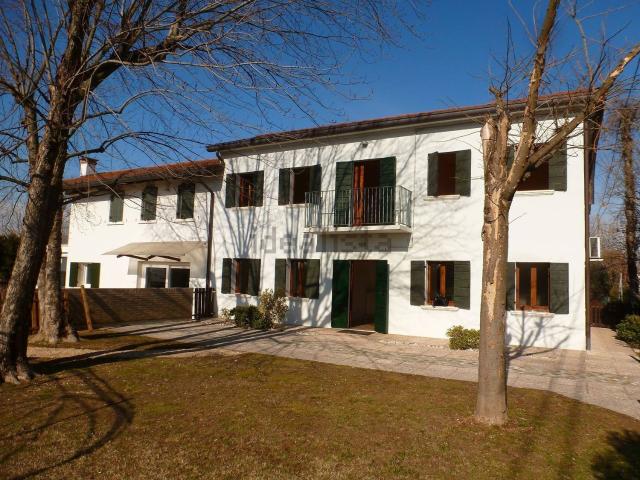 Villetta indipendente in affitto di 139 m²