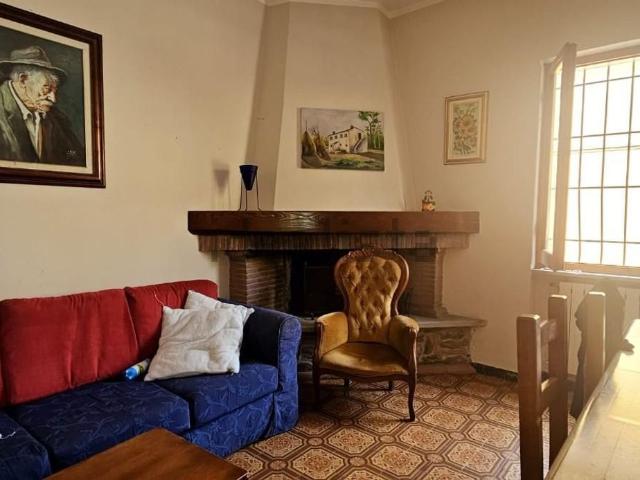 Villetta indipendente in affitto di 145 m² in Via Firenze