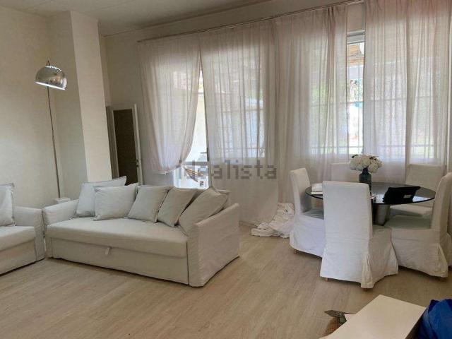 Villetta indipendente in affitto di 150 m² in Via Caio Duilio