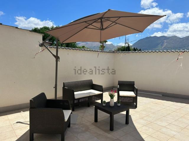 Villetta indipendente in affitto di 150 m² in Via Capri