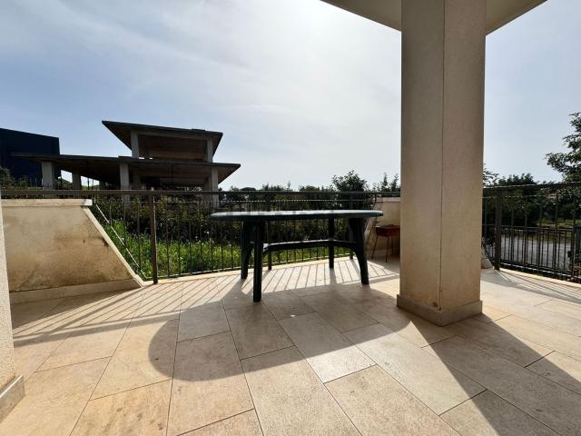 Villetta indipendente in affitto di 165 m² in Via Egidio Covello