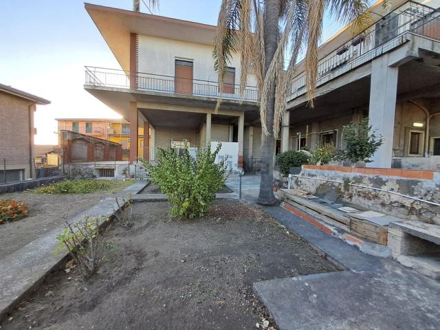 Villetta indipendente in affitto di 179 m² in Via Duca degli Abruzzi, 125