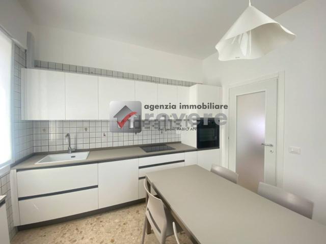 Villetta indipendente in affitto di 185 m²