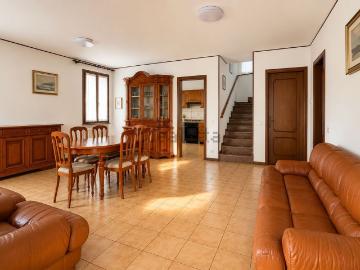 Villetta indipendente in affitto di 188 m² in Via Monte Grappa