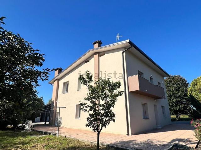 Villetta indipendente in affitto di 190 m² in Via Adriatica, 14
