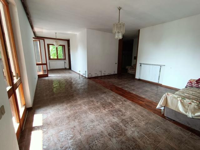 Villetta indipendente in affitto di 200 m² in Via Creta