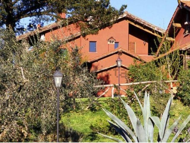 Villetta indipendente in affitto di 201 m² in Via Fontana Mancina